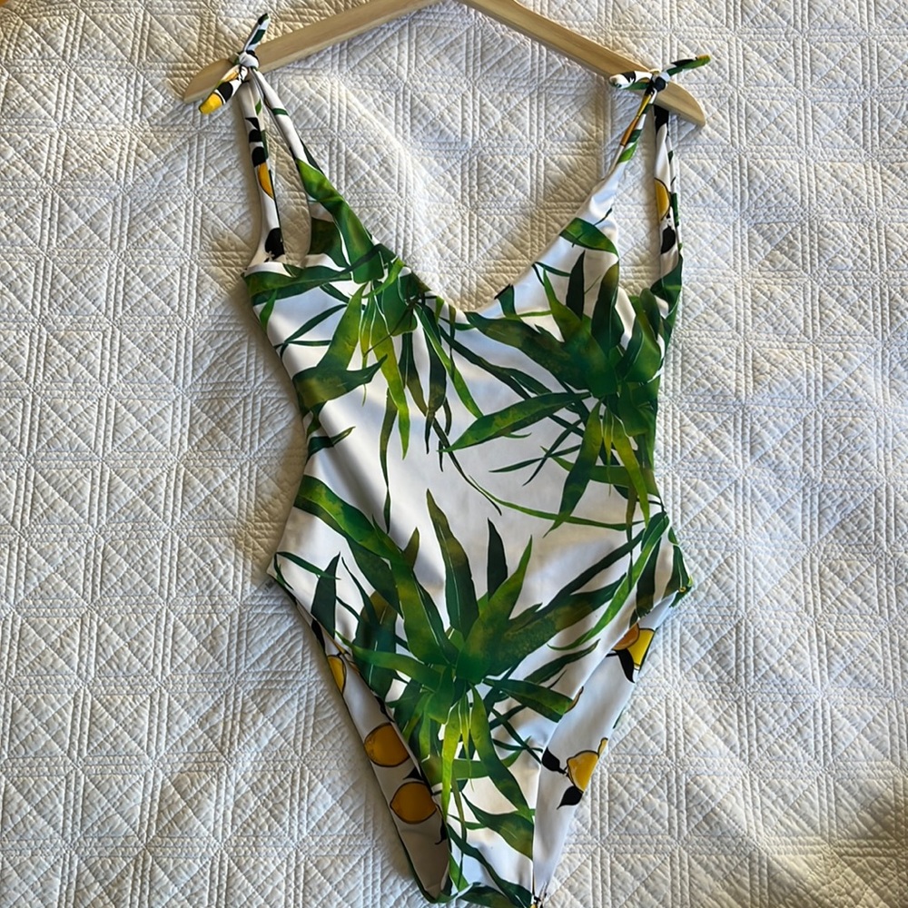 Sustainable and reversible swimsuit handmade in Puerto Rico